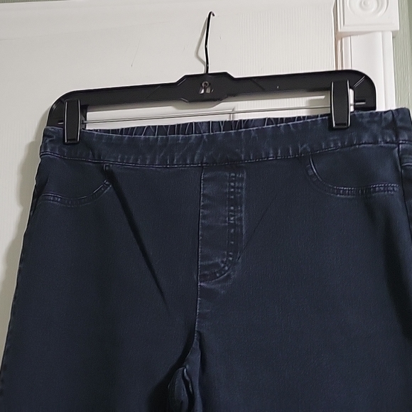 Isaac Mizrahi jeans. Final Markdown - Picture 2 of 3